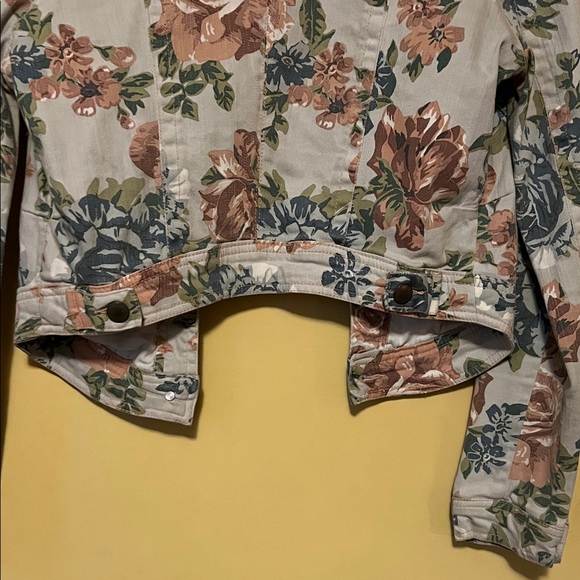 Floral Jean Jacket - Picture 5 of 5